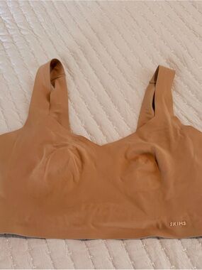 SKIMS Wireless Sculpting Bra in Tan
